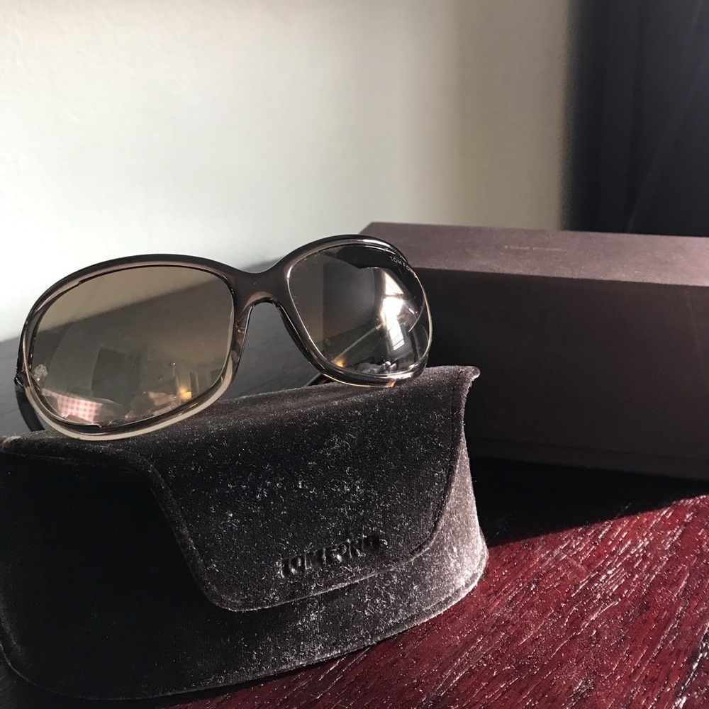 Tom Ford Jennifer TF8 sunglasses. Brown